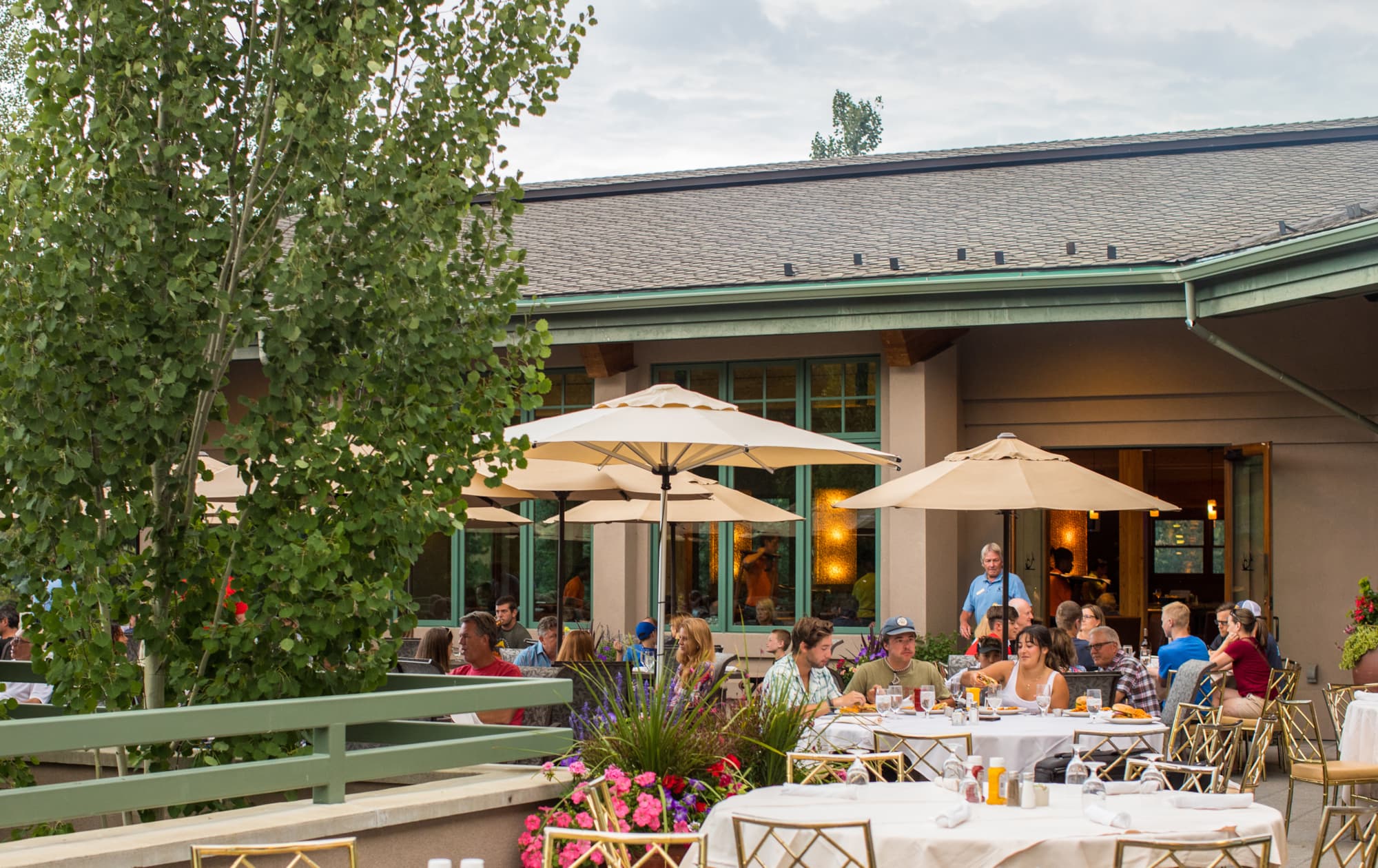 Dine At The Classic Elkhorn Clubhouse Grill Sun Valley dine-at-the-classic-elkhorn-clubhouse-grill-sun-valley